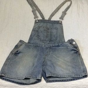 Coverall shorts by Moto size 12.  W192